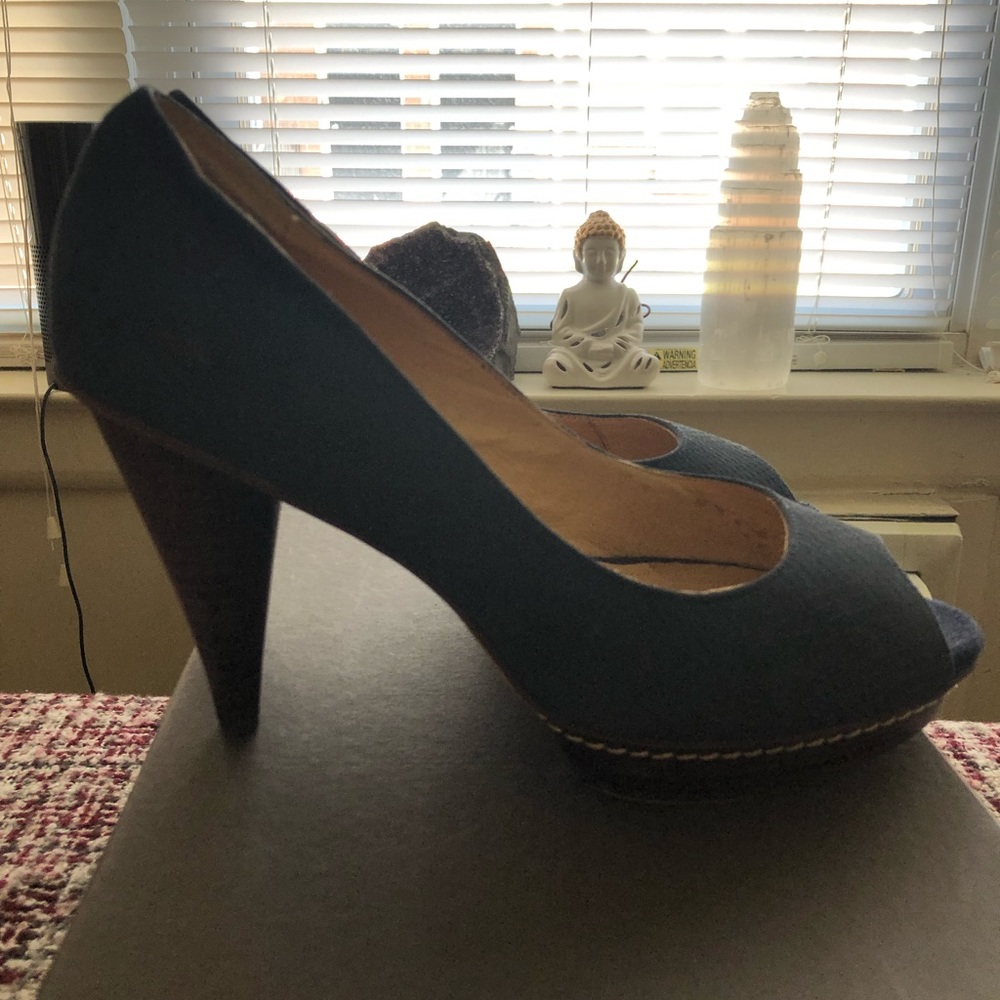 Pilar Abril Heels